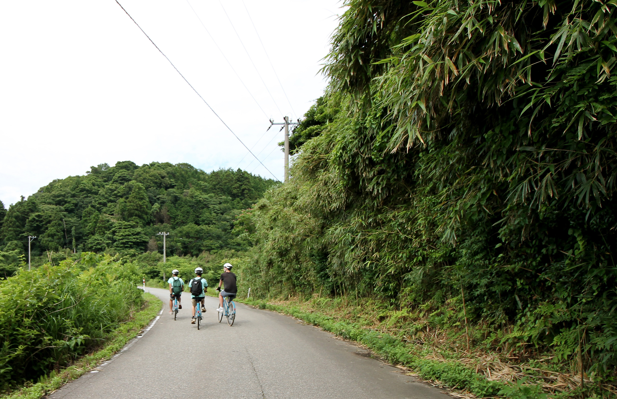 Noto Note holds bicycle tours in English and Japanese that span Notojima and its coast, teaching visitors about daily life and traditions.