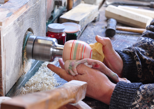 Visitors to the Akiu Traditional Craft Village can learn about the making of kokeshi wooden dolls. | SIMONE CHEN